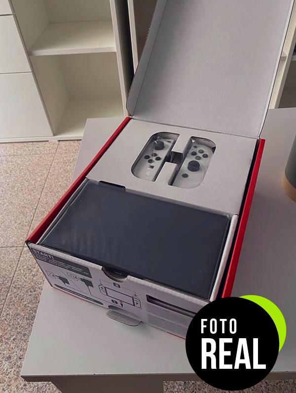 nintendo-switch-oled-blanca-foto-2